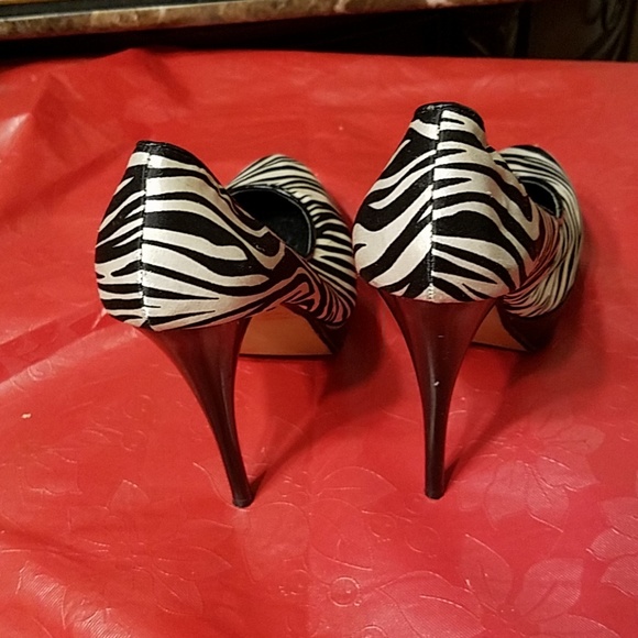 Shoes - Picture 3 of 4